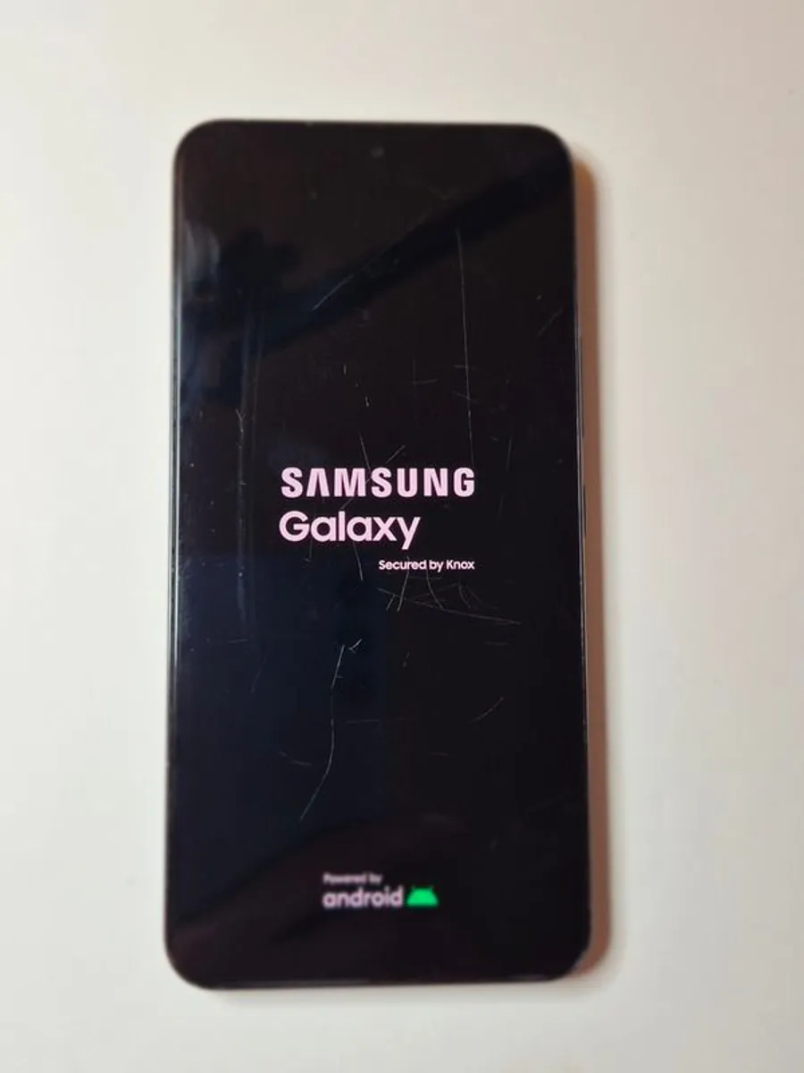 Samsung Galaxy S22 - Image 2