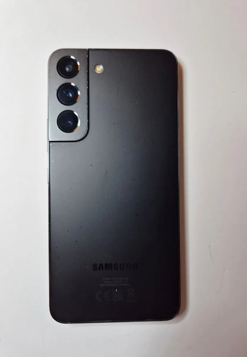 Samsung Galaxy S22 - Image 4