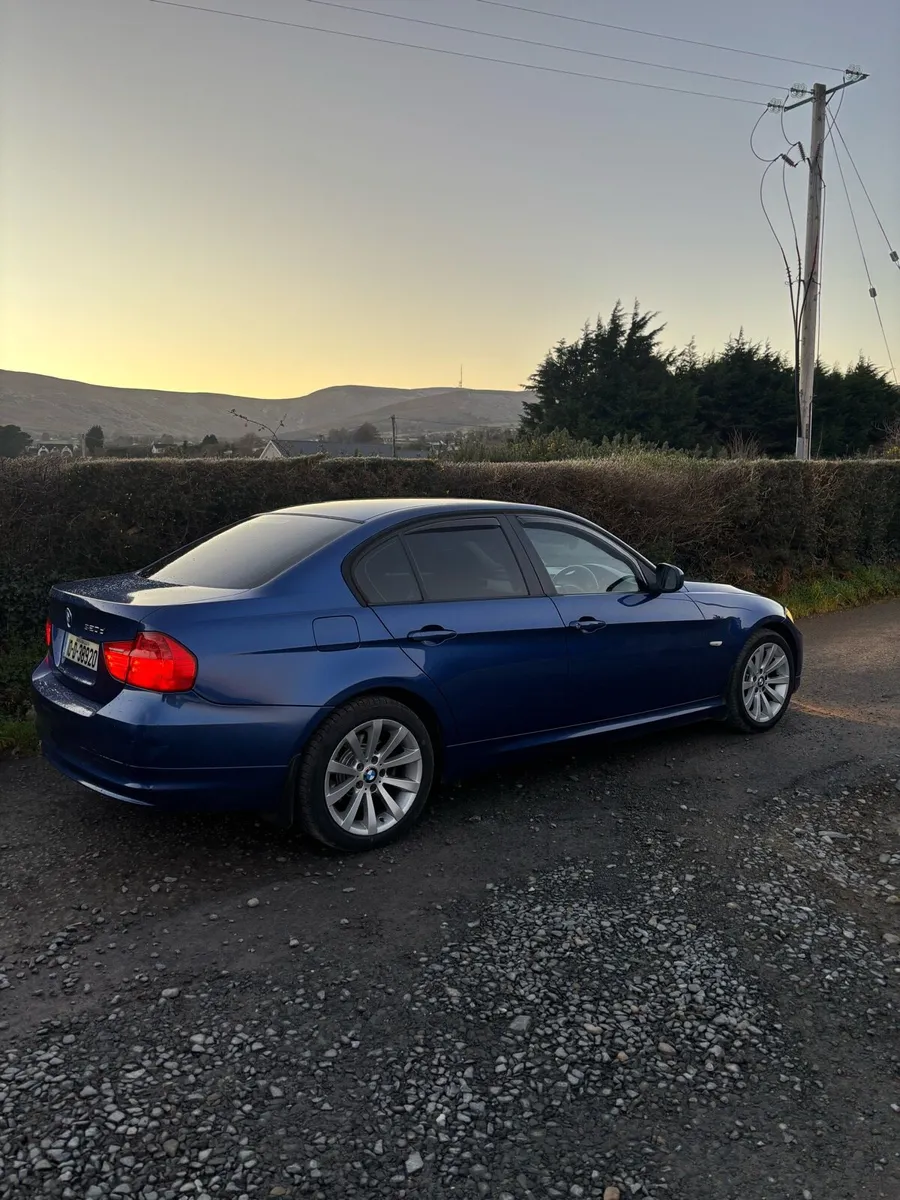 BMW 320d 2010 - Image 1
