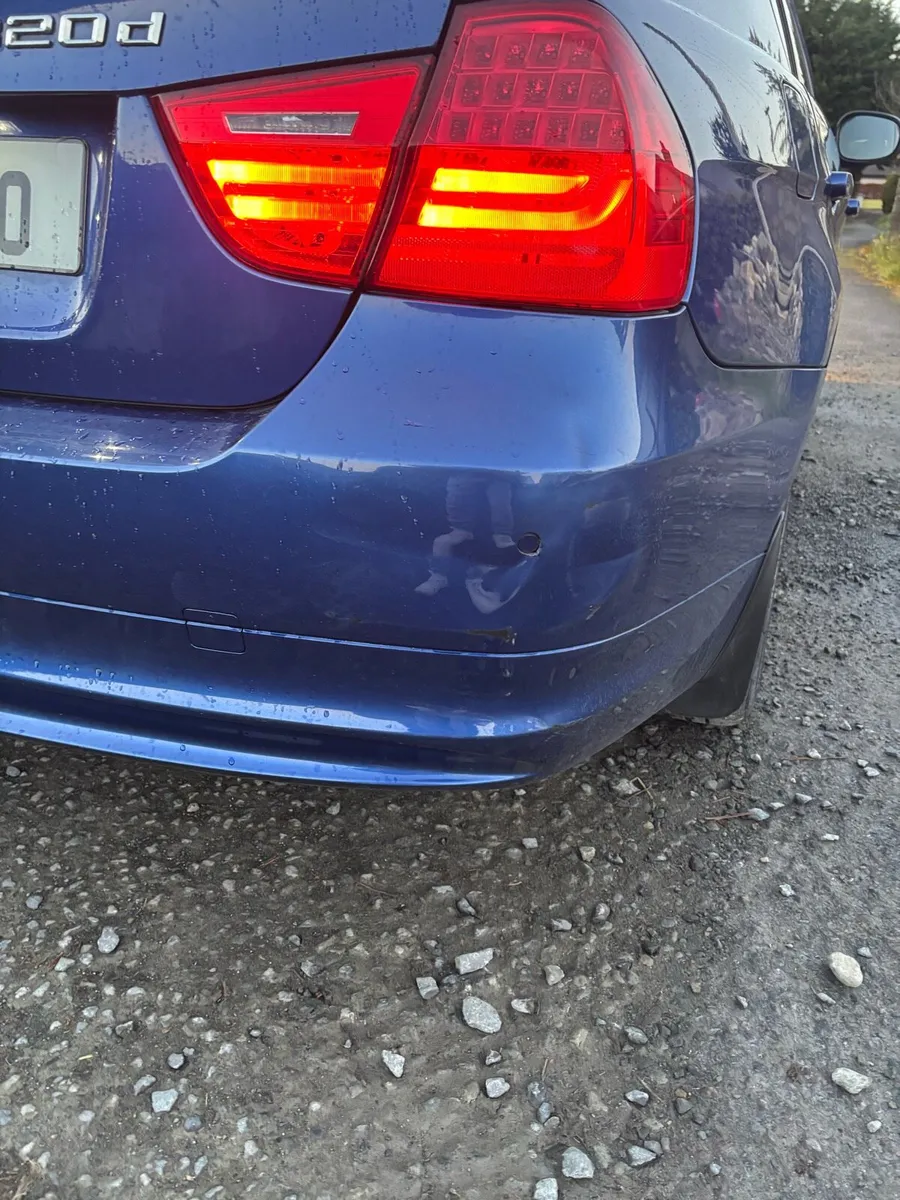 BMW 320d 2010 - Image 2