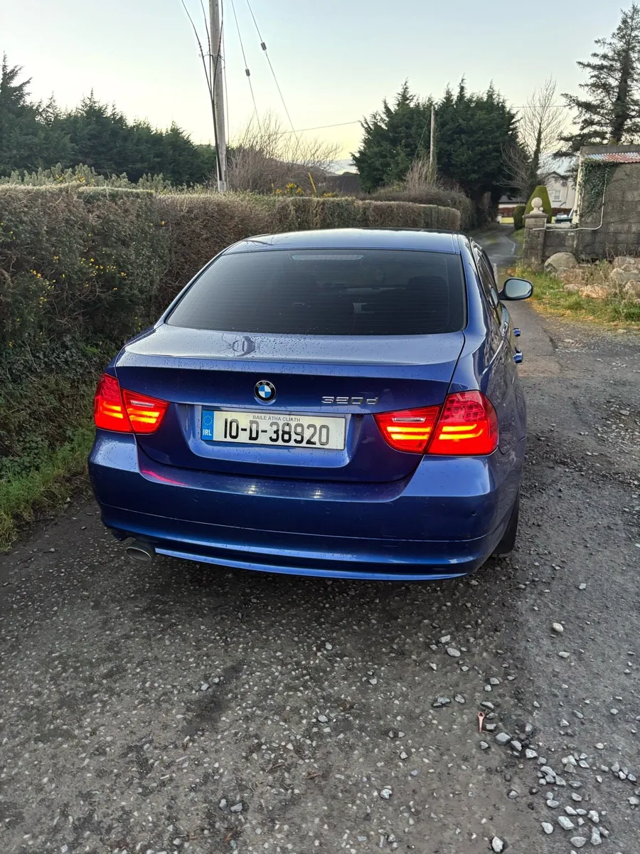 BMW 320d 2010 - Image 3