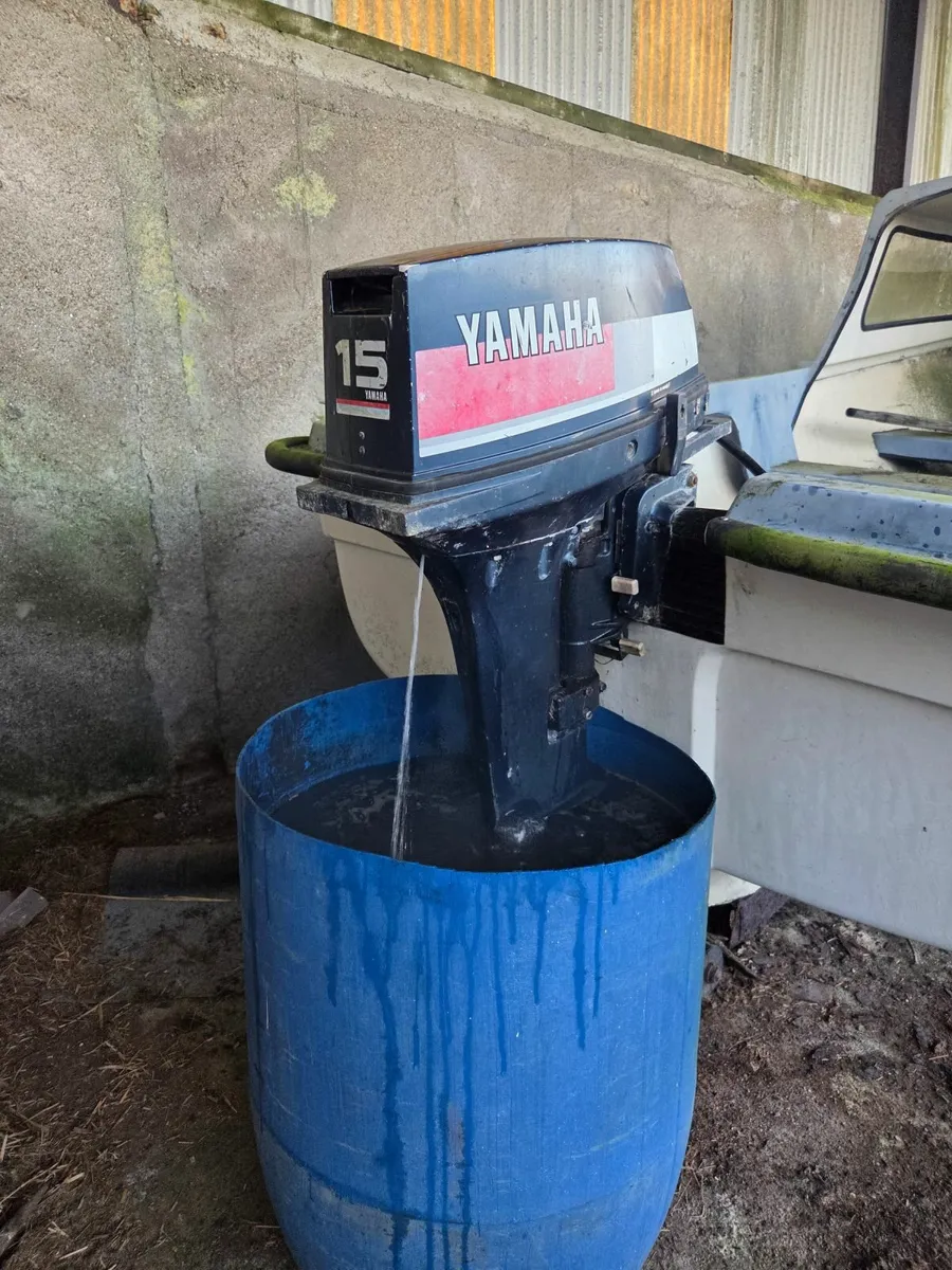 Outboard boat engine - Image 1