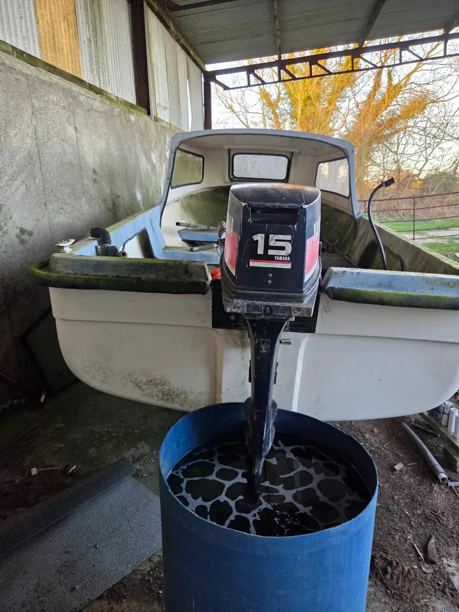 Outboard boat engine - Image 2