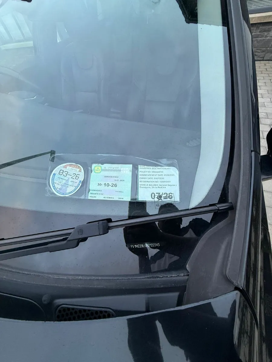 2016-2 VOLVO V40 1.5 T3 AUTO Black Cross country - Image 4