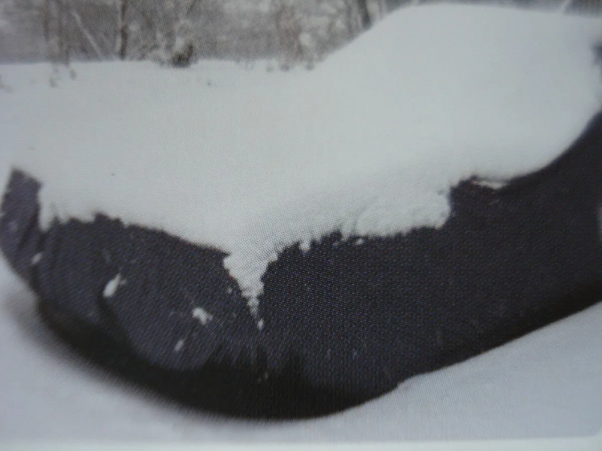 LARGE QUALITY WATERPROOF OUTDOOR CAR COVER. - Image 2