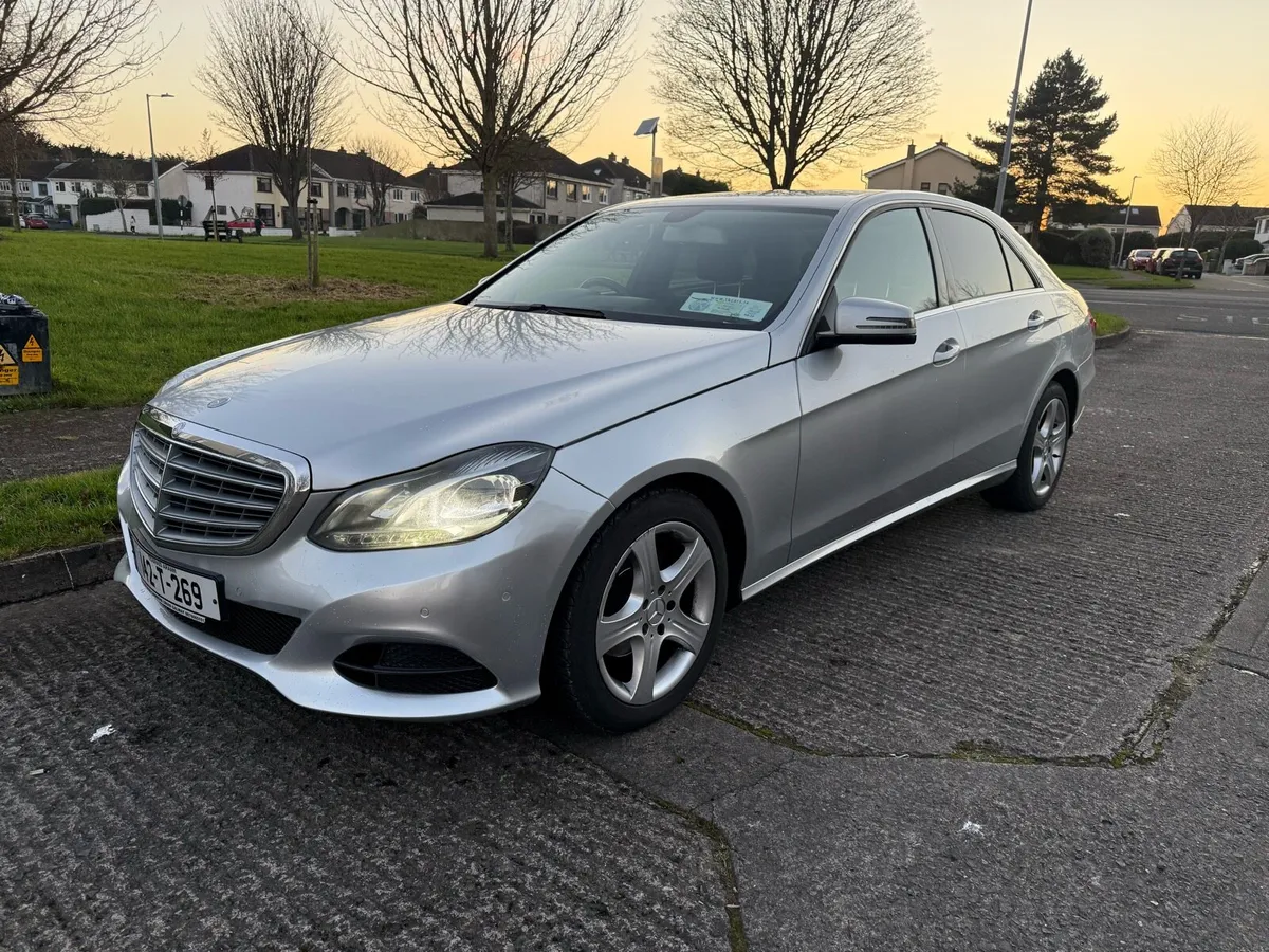 Mercedes E 220 Automatic - Image 2