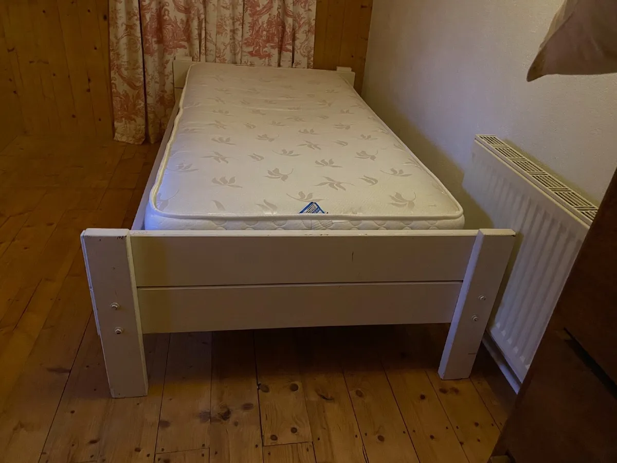 Single bed frame with mattress - Image 1
