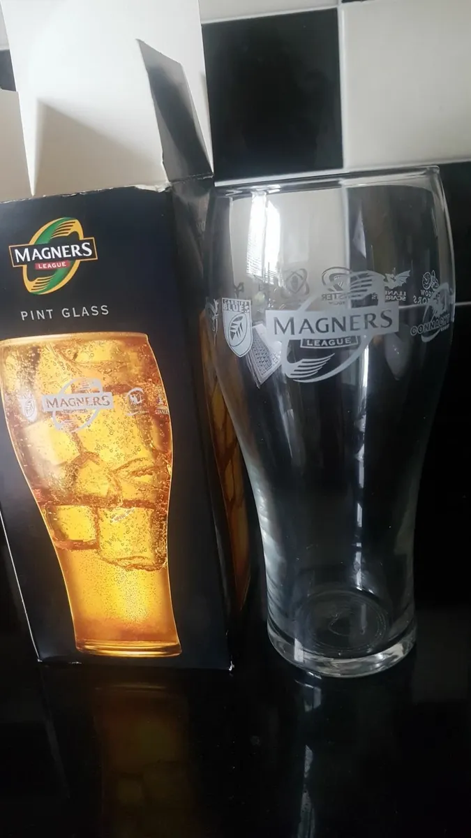 New magners glasses with box