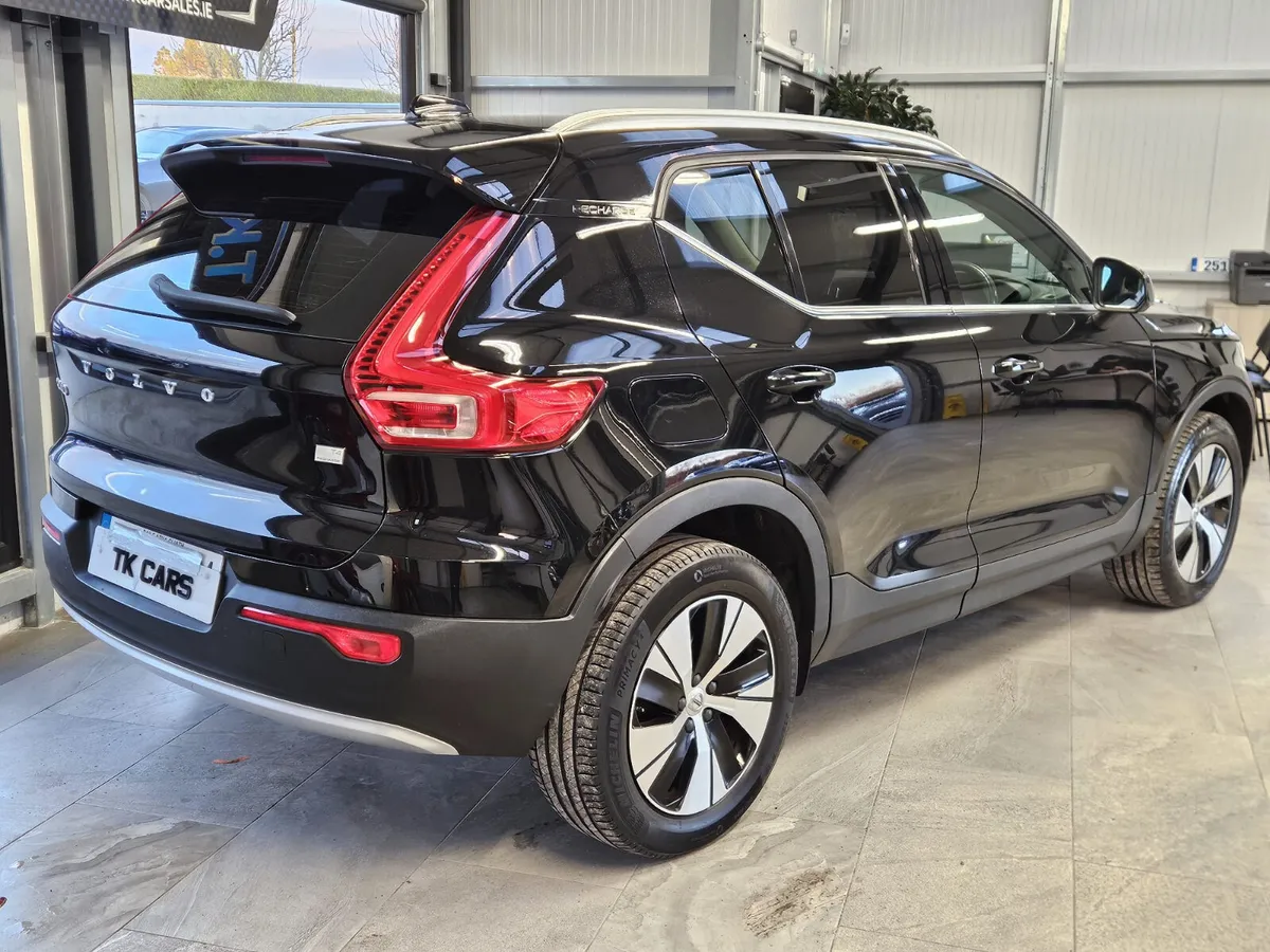 21 VOLVO XC40 HYBRID INSCRIPTION - Image 2