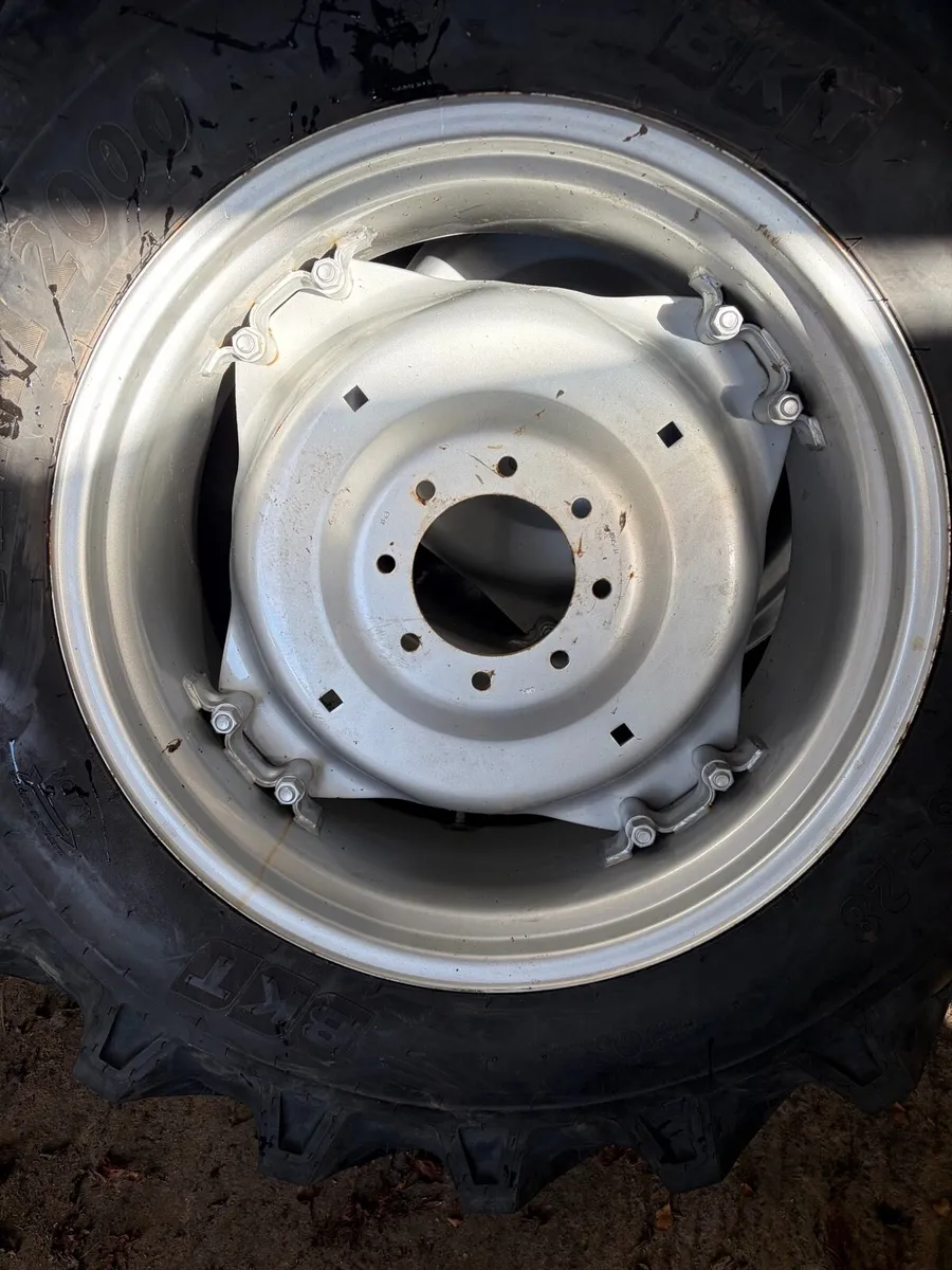 13.6 28 tractor tyres and rims - Image 4