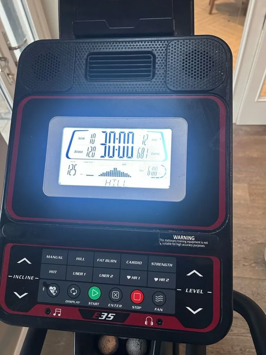 Elliptical / cross trainer, gym level equipment, like new - Image 2