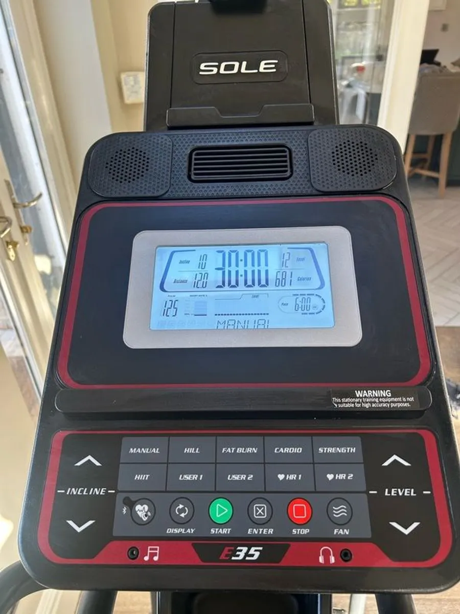 Elliptical / cross trainer, gym level equipment, like new - Image 3