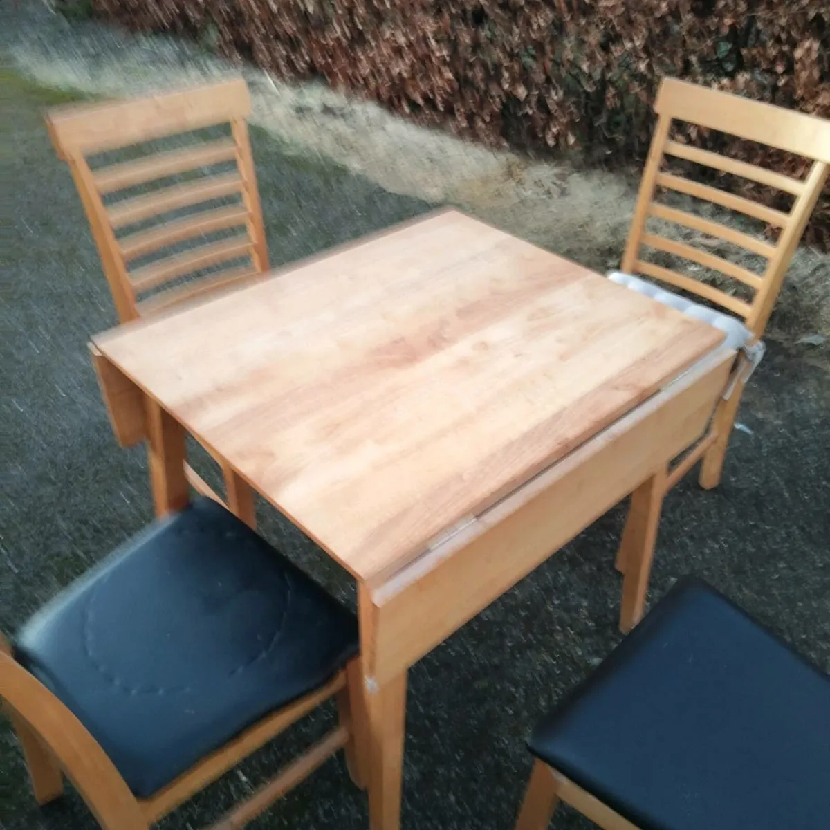 Table and 4 chairs - Image 2