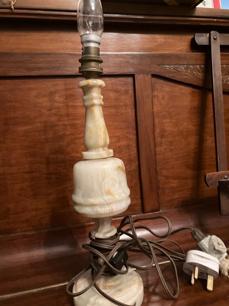 Talk onus lamp stand