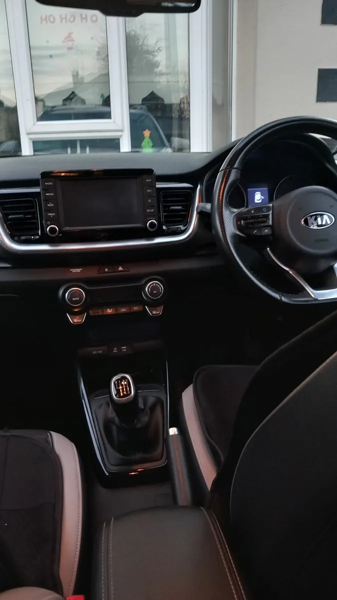 Kia Stonic 2017 - Image 3