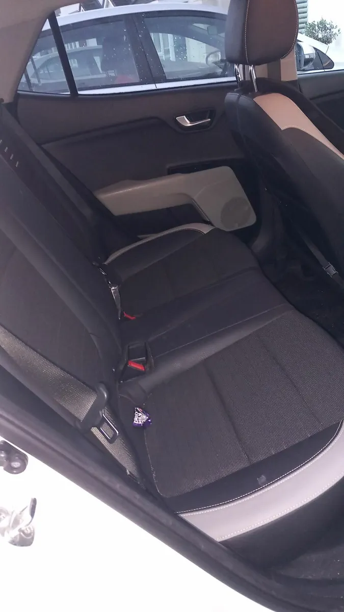 Kia Stonic 2017 - Image 4