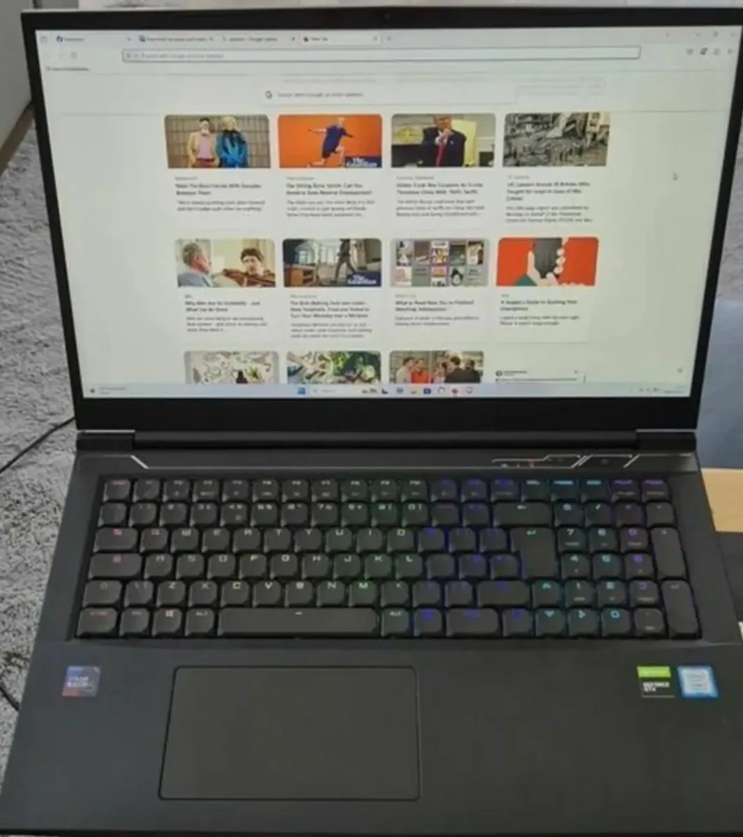 17.3" Gaming Laptop, doesn't turn ON. - Image 1