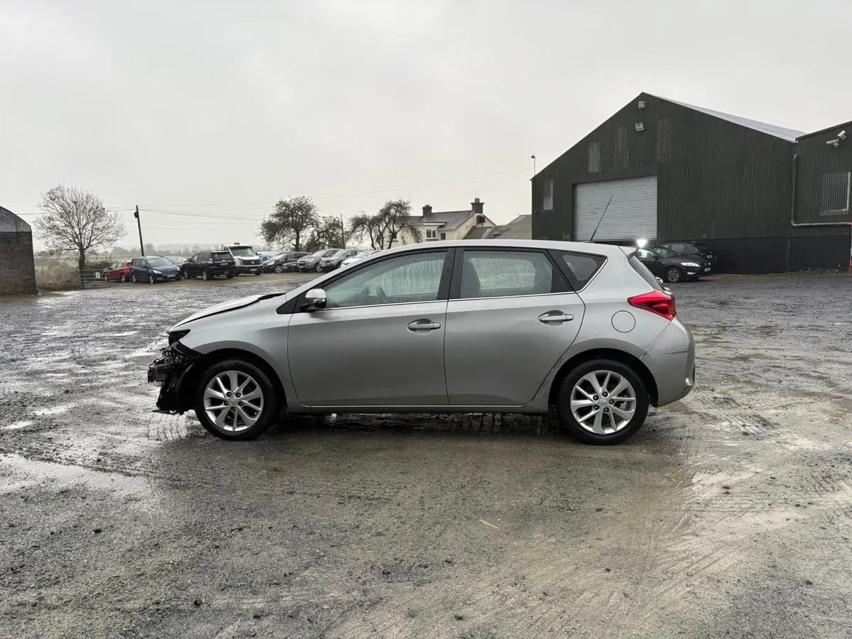 2014 Toyota,auris 1.3 petrol - Image 2