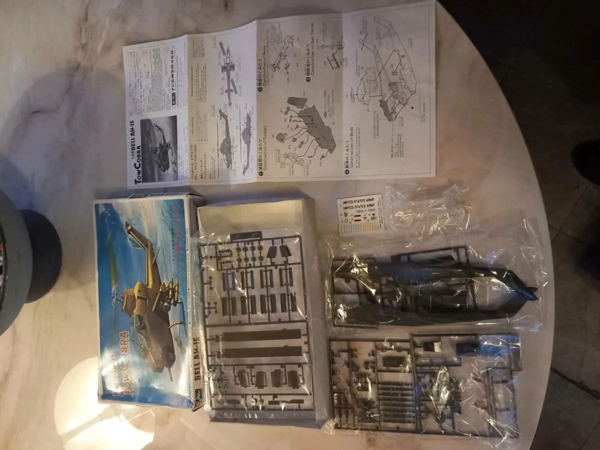 Model kit, Tow Cobra helicopter, D18 post 10e - Image 2