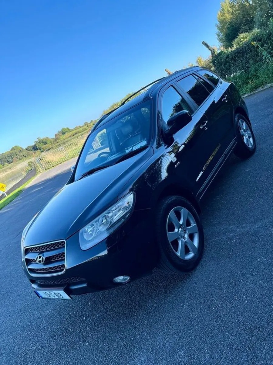 2010 Hyundai Santa Fe - Image 1