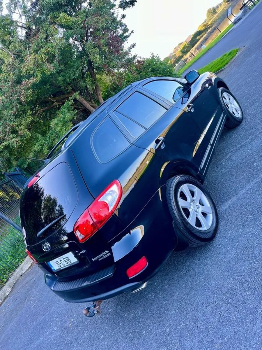 2010 Hyundai Santa Fe - Image 3