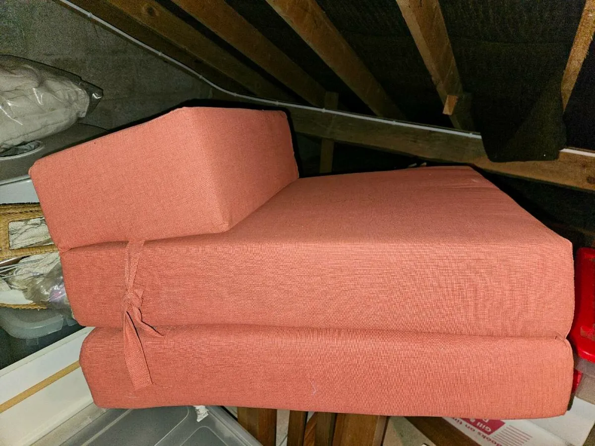 Foldable foam mattress/armchair - Image 3