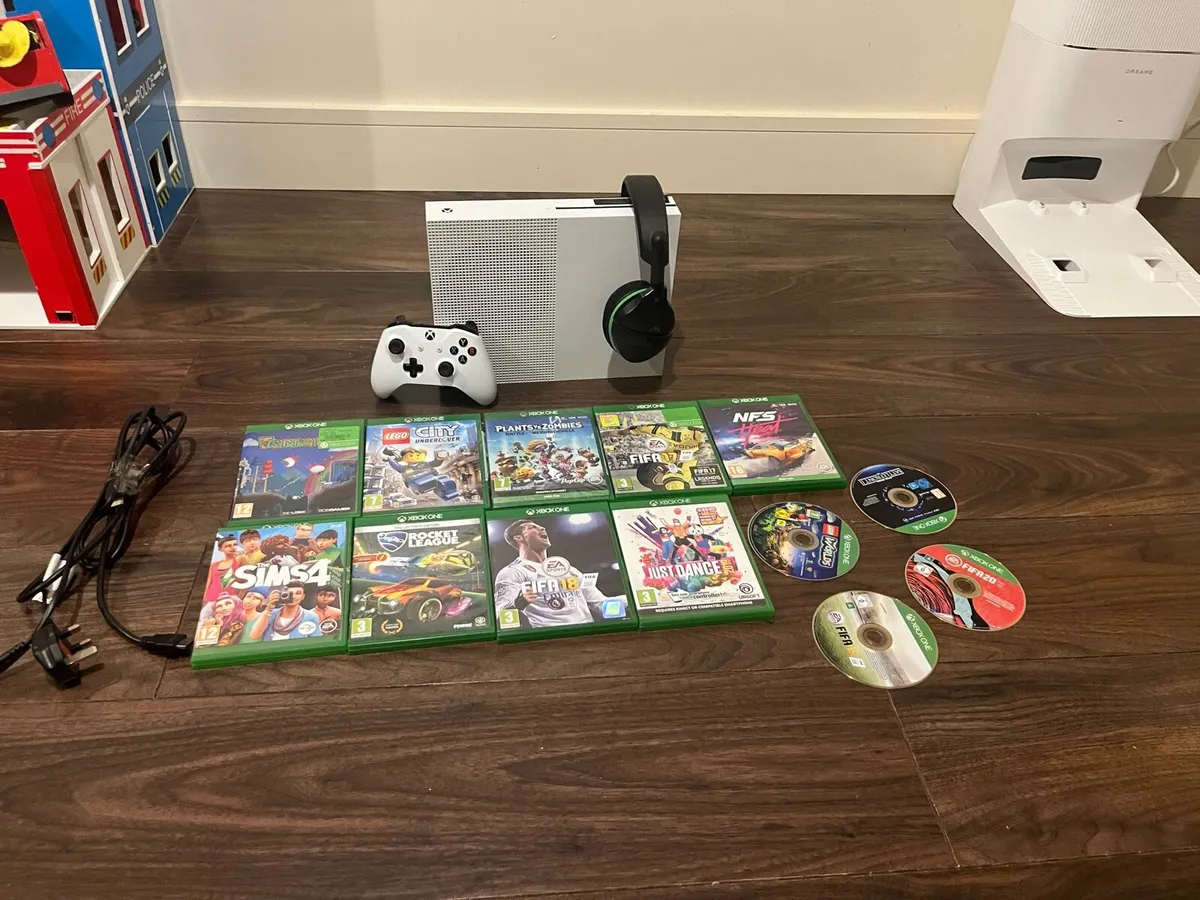 Xbox one S- white edition with accessories🙌 - Image 1