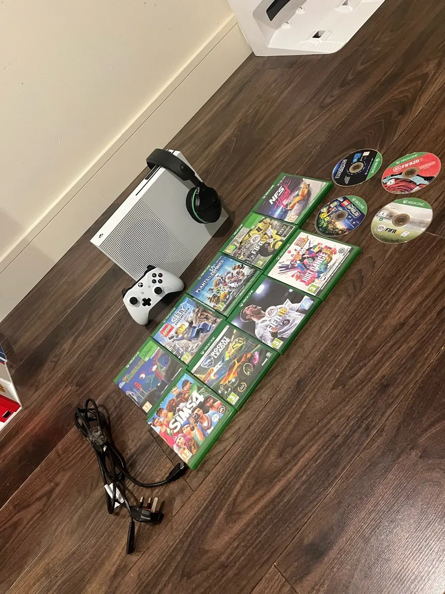 Xbox one S- white edition with accessories🙌 - Image 2