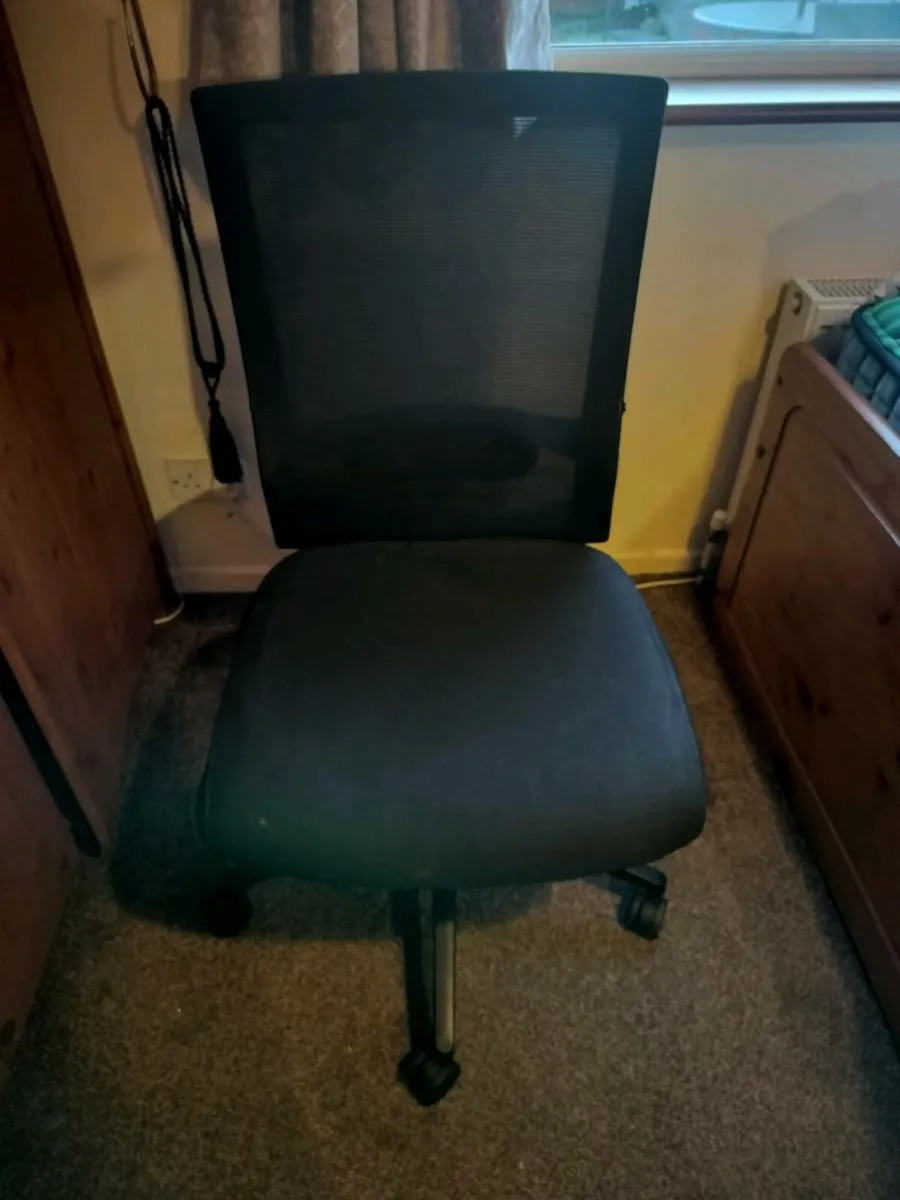 Office chair - Image 1
