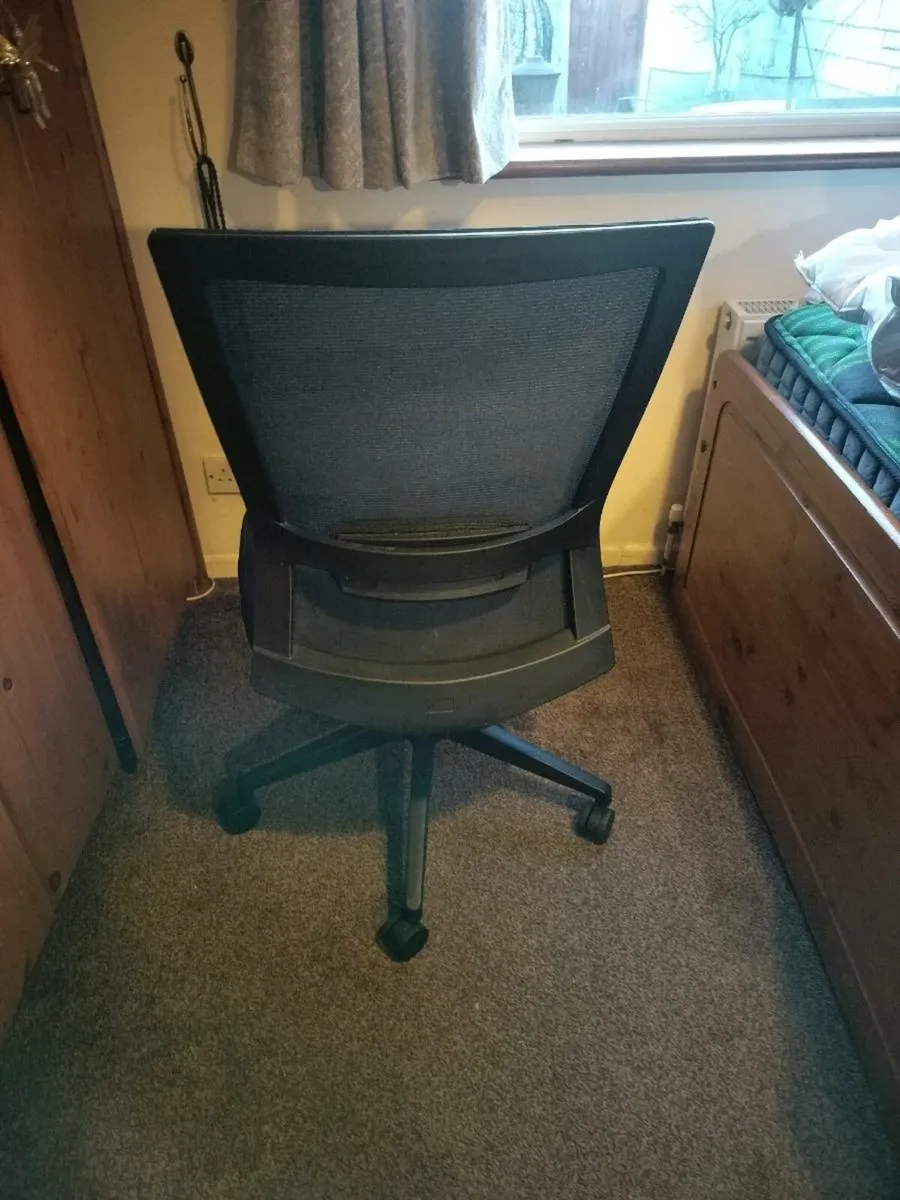 Office chair - Image 3