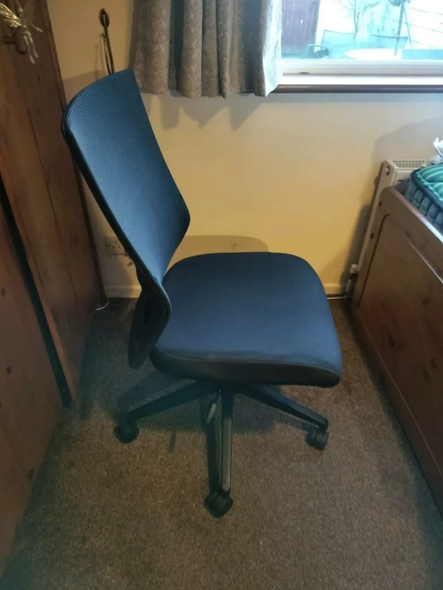 Office chair - Image 4