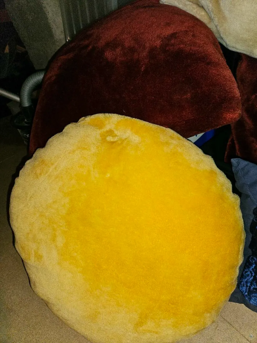 Extra large, large and small cushions - Image 4