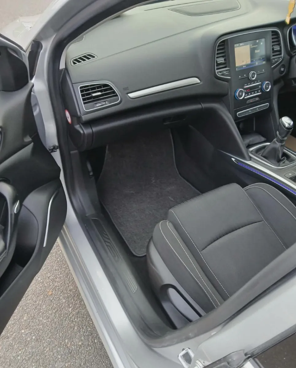 182 Renault Megane 1.5 diesel only 50k miles - Image 3