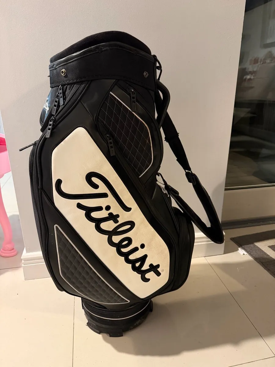 Titleist Mid Size Tour Golf Bag - Image 1