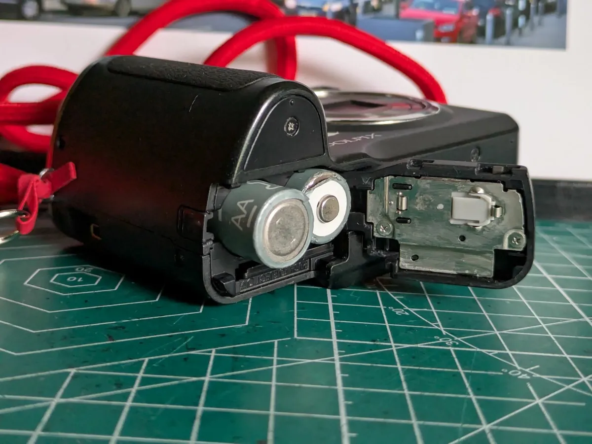 Nikon Coolpix P50 8MP CCD🌈 compact camera - Image 3