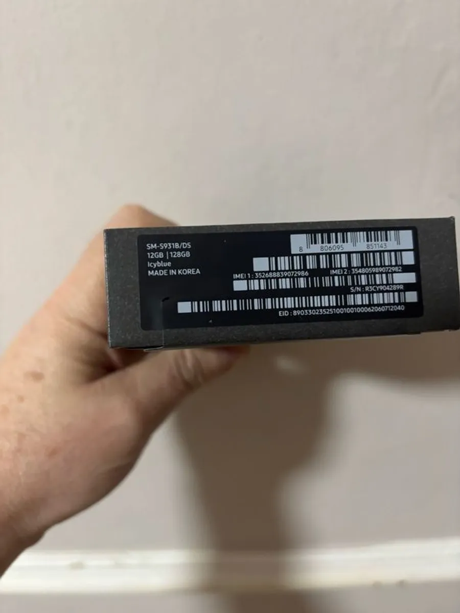Samsung S25 128gb Brand New Icyblue Samsung Warranty - Image 3