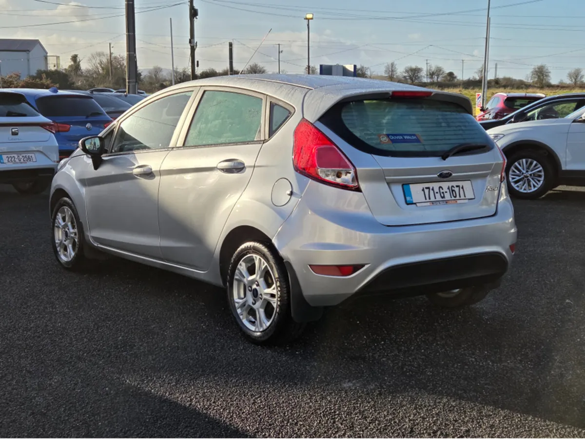 Ford Fiesta ZETEC 1.5 75PS M5 4DR MCA - Image 2