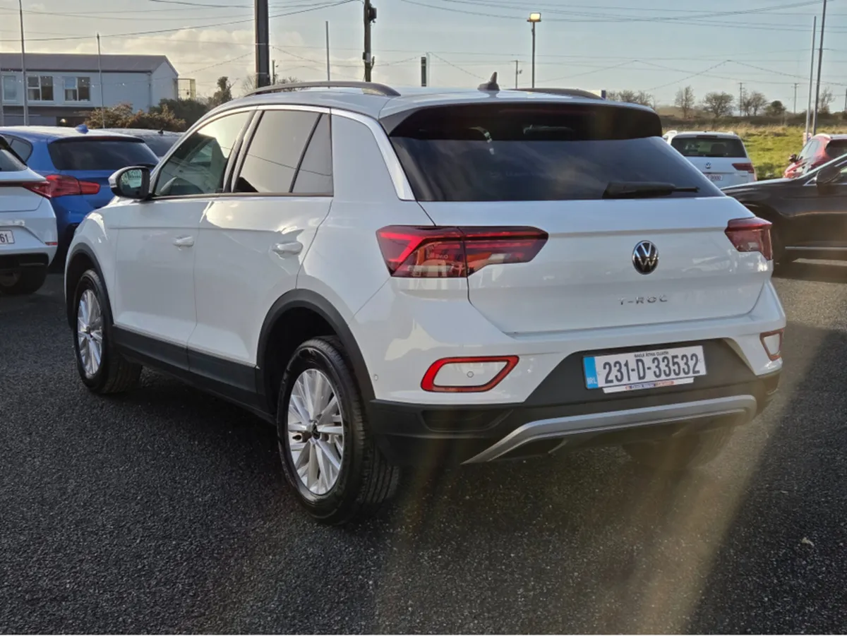 Volkswagen T-Roc LIFE 1.0 TSI MANUAL 6SPEED FWD 11 - Image 3