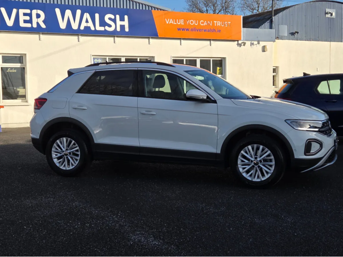 Volkswagen T-Roc LIFE 1.0 TSI MANUAL 6SPEED FWD 11 - Image 4