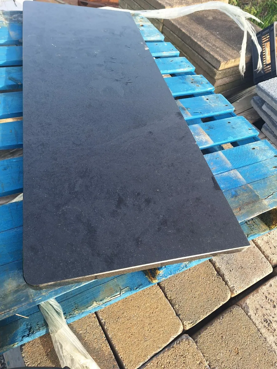 Black granite step - Image 1