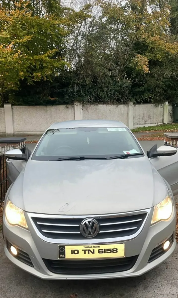 Volkswagen Passat 2010 - Image 2