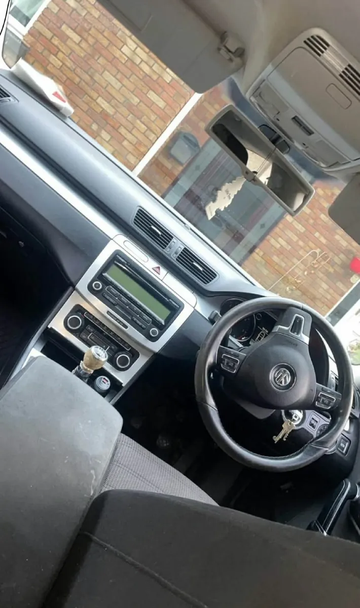 Volkswagen Passat 2010 - Image 3