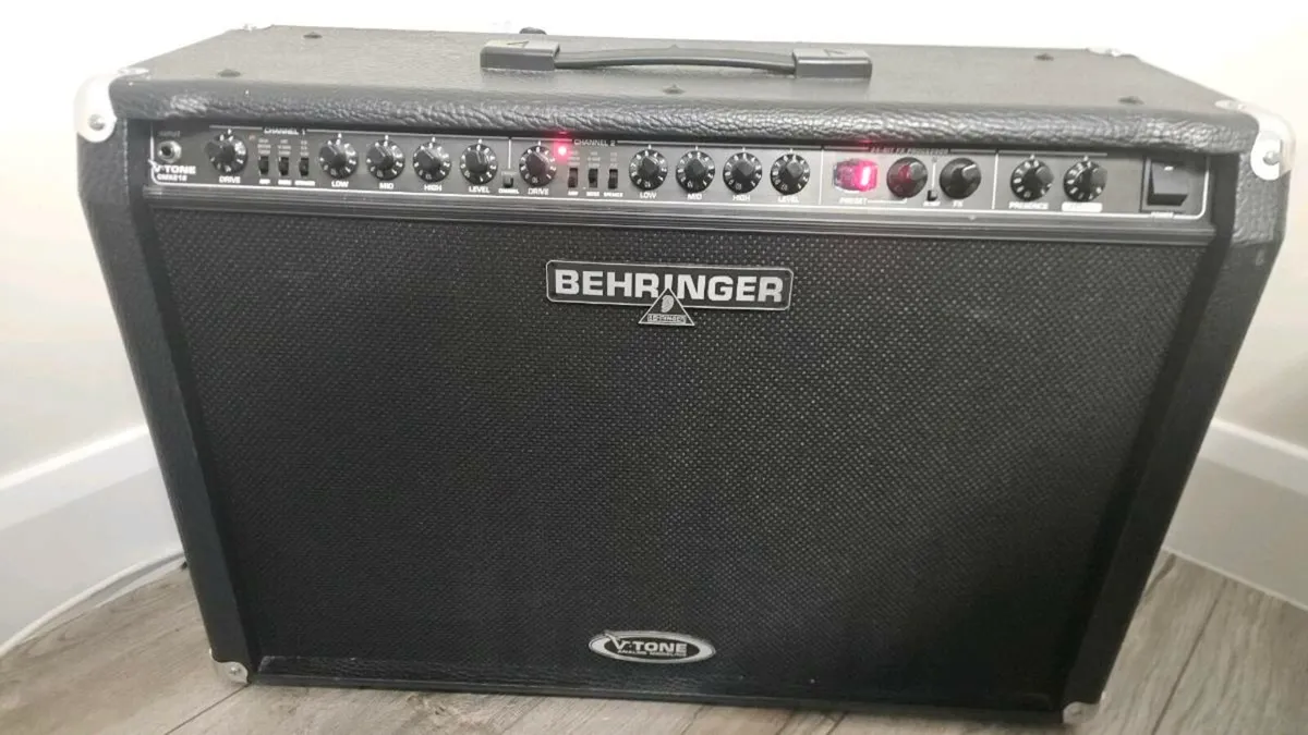 Stereo 2 x 60-Watt modelling guitar amplifier - Image 1