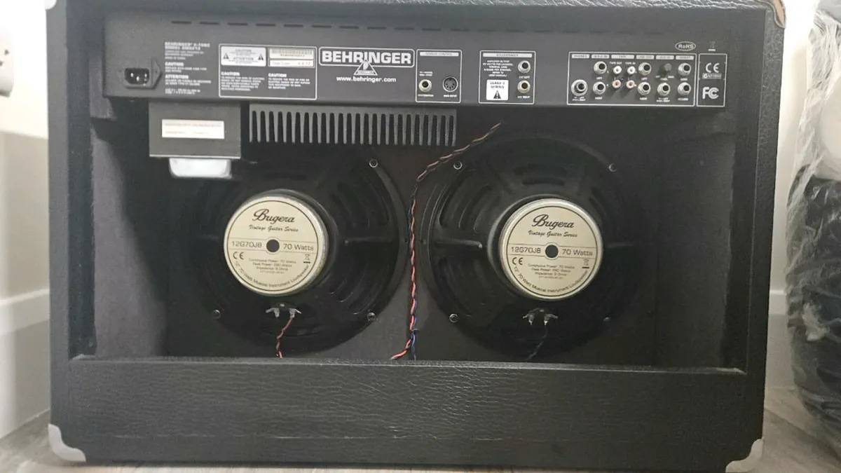 Stereo 2 x 60-Watt modelling guitar amplifier - Image 4