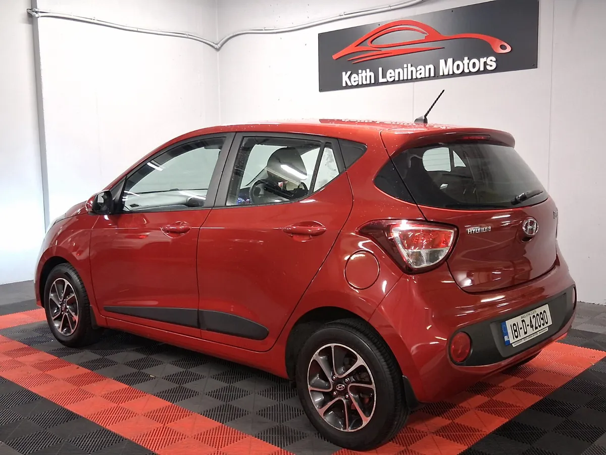 2018 Hyundai i10 **AUTO - DELUXE** - Image 3