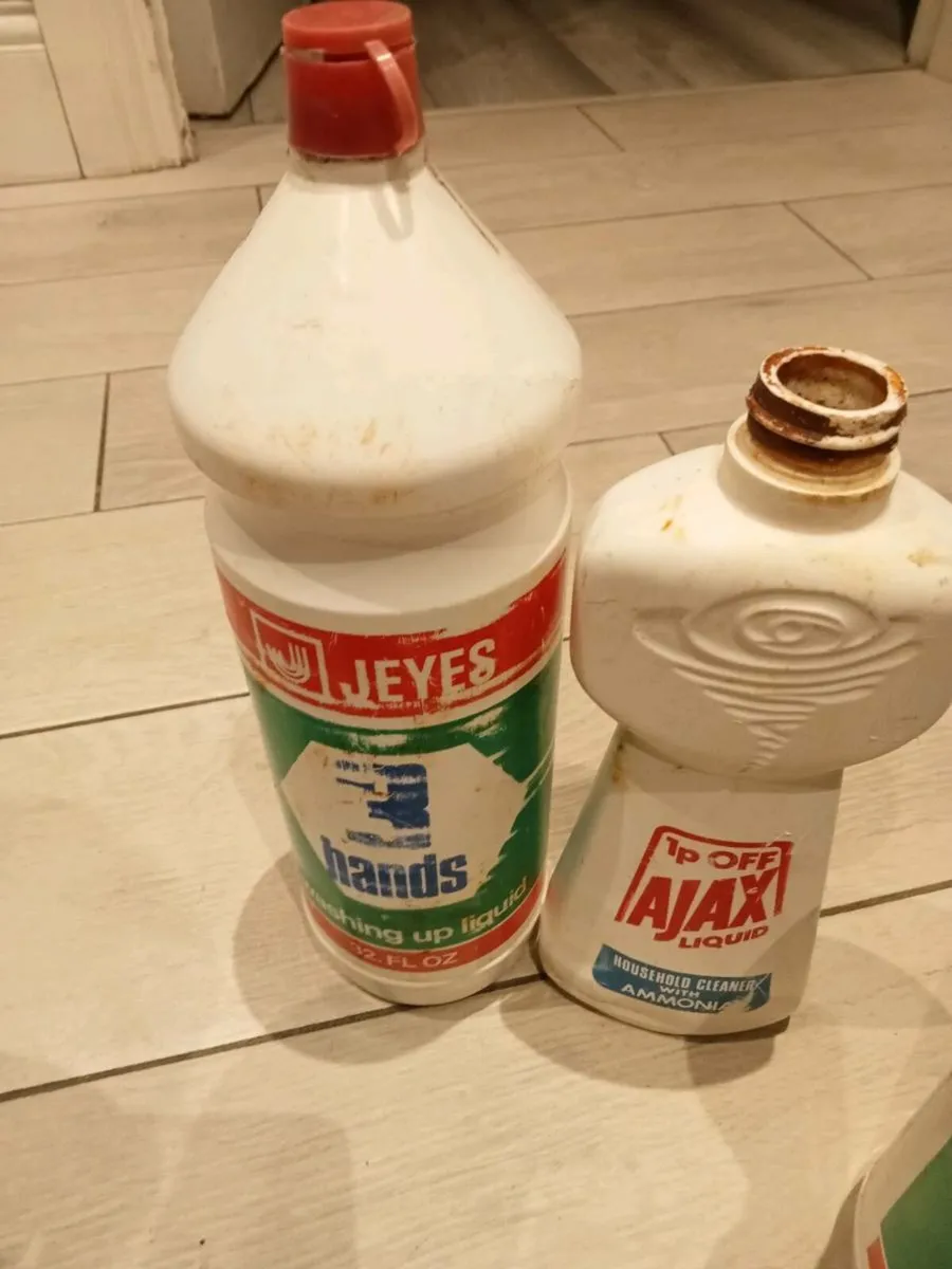 Old shop display items - Image 3