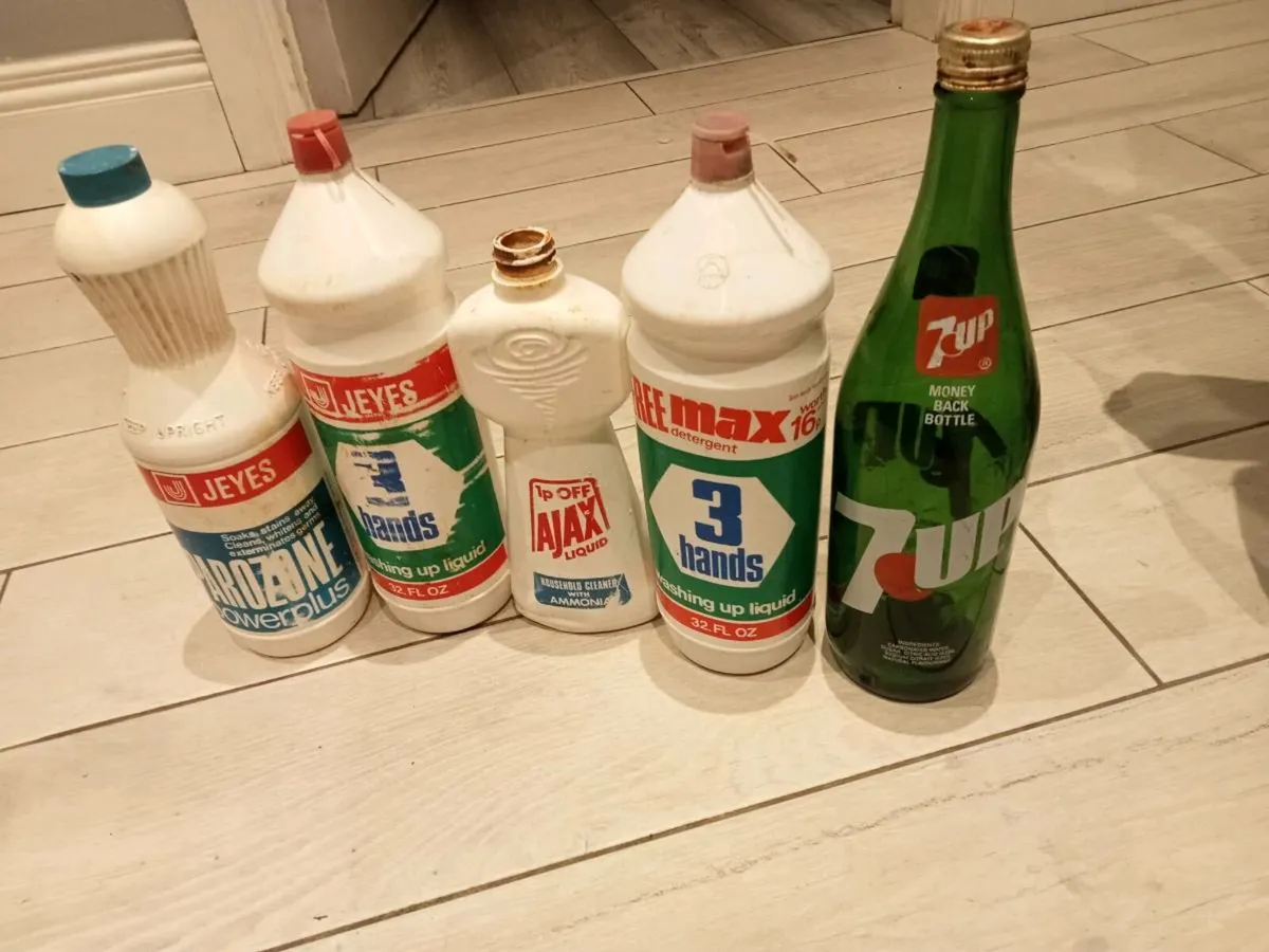 Old shop display items - Image 1