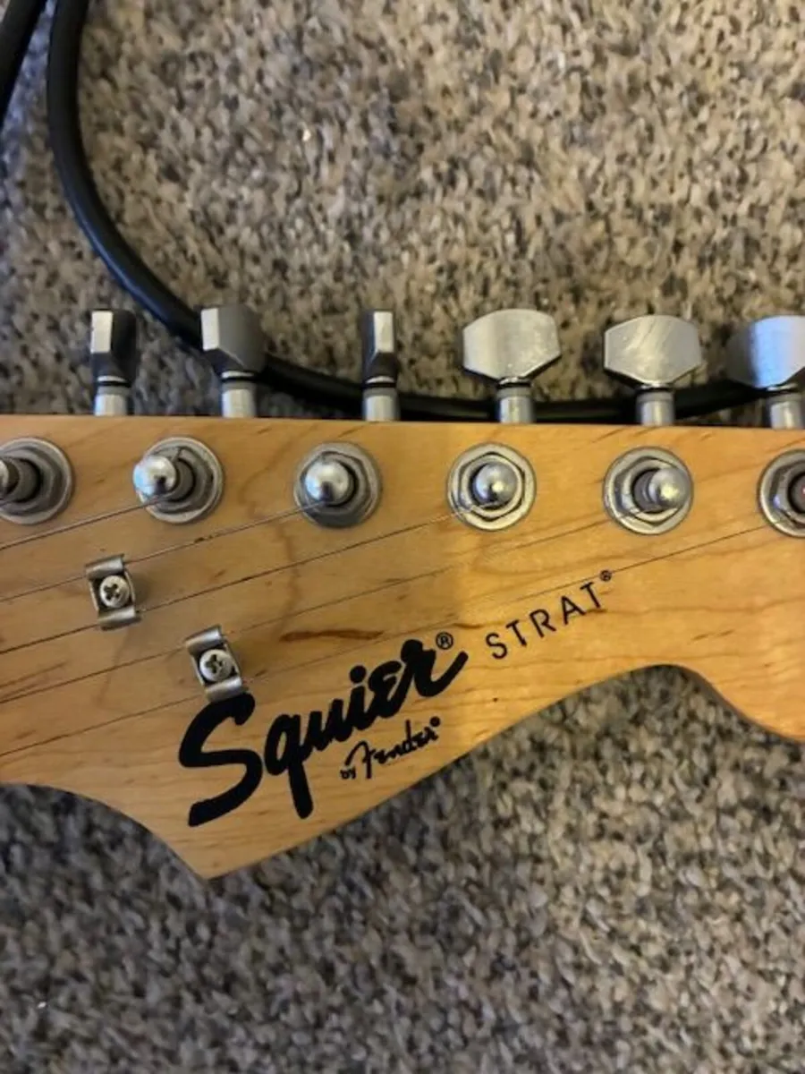 electric guitar and amp - Image 3