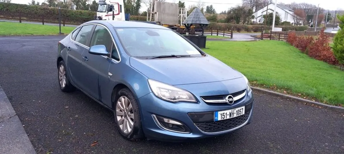2015 Opel Astra - Image 1