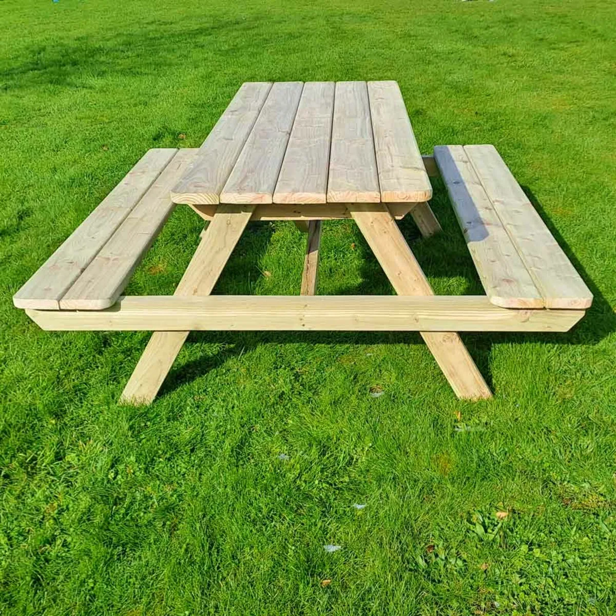 Picnic table/garden furniture - Image 1